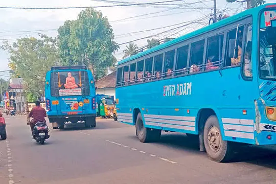 പരവൂർ-ചാത്തന്നൂർ റോഡിൽ വൺവേ തെറ്റിച്ച് വാഹനങ്ങൾ