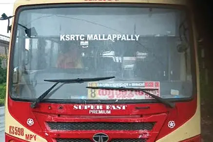 ബസിന്റെ ഗ്ലാസ് മാറ്റാൻ ആനവണ്ടിക്ക് സമയമായില്ല
