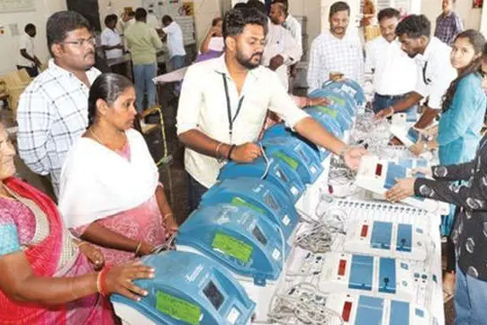 ധാരാപുരം ഉപതിരഞ്ഞെടുപ്പ്: ഓരോ പോളിങ് സ്റ്റേഷനിലും രണ്ട് വോട്ടിങ് യന്ത്രങ്ങൾ