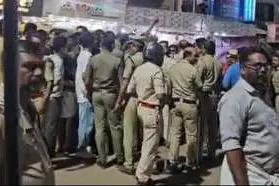 യു.ഡി.എഫ്. യോഗത്തിനിടെ എൽ.ഡി.എഫ്. പ്രതിഷേധം