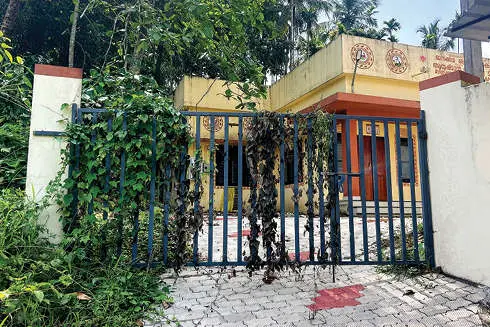 അടഞ്ഞുതന്നെ...