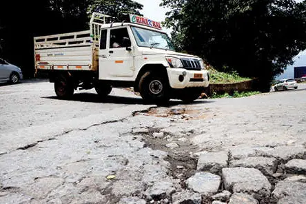 തകർച്ചമാറാതെ കൊടുംവളവുകൾ; ചുരത്തിൽ ദുരിതയാത്ര