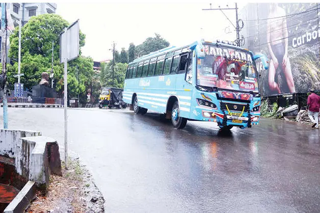 അപകട വളവ്; ശ്രദ്ധ തെറ്റരുത്