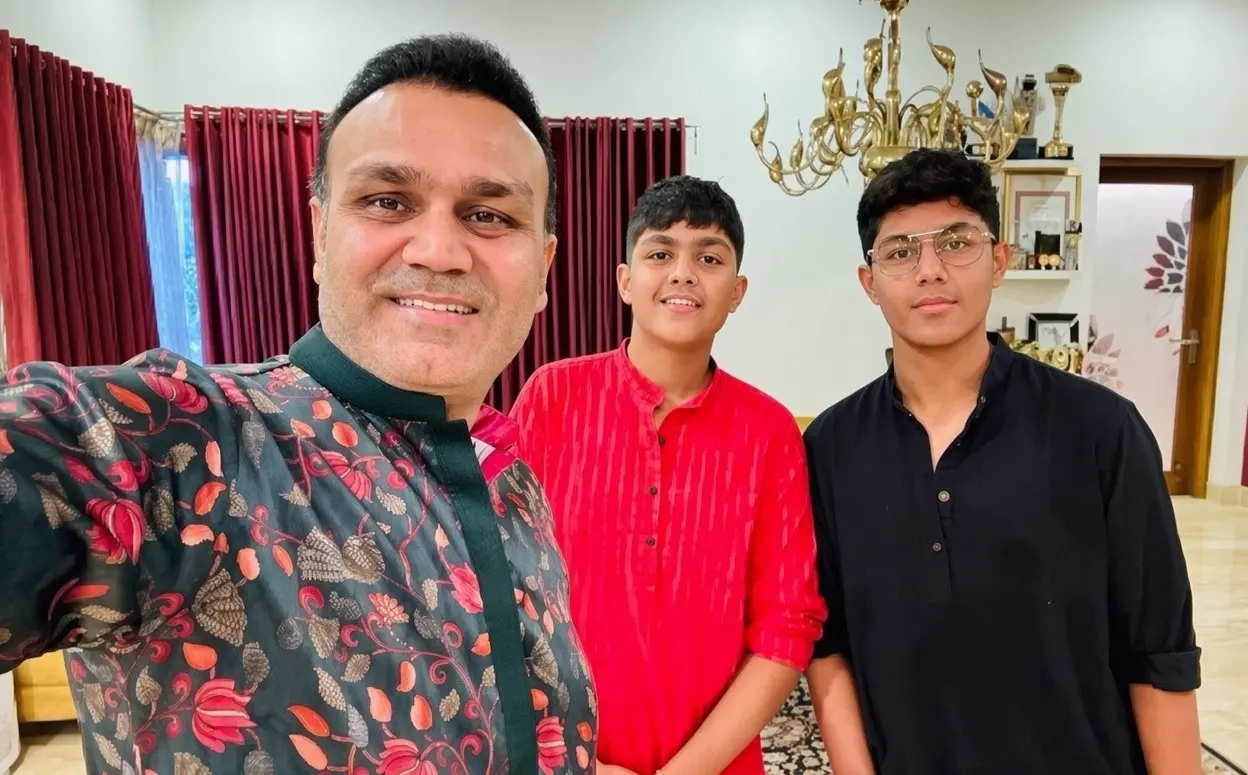 വീരേന്ദ്ര സേവാഗും മക്കളും|photo:instagram.com/virendersehwag/?hl=en