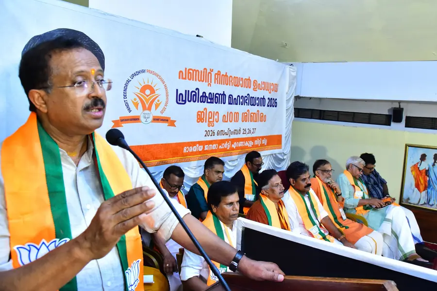 കരിമണൽ കർത്തയിൽനിന്ന് കൈക്കൂലി വാങ്ങിയവരിൽ കോൺഗ്രസുകാരും മാർക്സിസ്റ്റുകളുമുണ്ട്- വി. മുരളീധരൻ