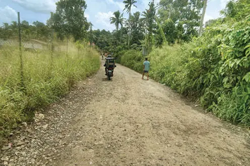 അരിക് കെട്ടി...സ്ലാബിട്ടു; റോഡുമാത്രം പണിതീർന്നില്ല