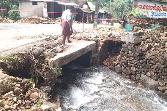 പ്രളയങ്ങൾ പ്രഹരങ്ങളായി