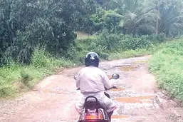 റോഡ് തോടായി, ഇനി കുളമാകും