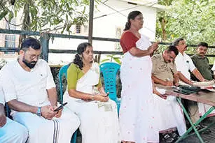 പരാതിപറഞ്ഞ് മടുത്തു; ആനയെ തടയാൻ നാട്ടുകാർ വേലികെട്ടി