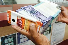 30 കോടി അടിച്ചയാൾക്ക് എത്രകിട്ടും? ഏജൻസി കമ്മിഷൻ 3 കോടി, ആദായനികുതിയും സർച്ചാർജും പുറമേ; ഇതാണ് ആ തുക