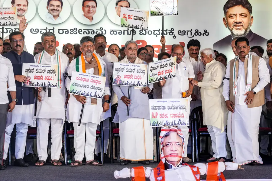 ഗ്യാനേഷ് കുമാറിനെതിരെ കോൺഗ്രസ് രാജ്യവ്യാപക പ്രതിഷേധത്തിൽ; രാഷ്ട്രപതി ഇടപെടണമെന്ന് സിദ്ധരാമയ്യ