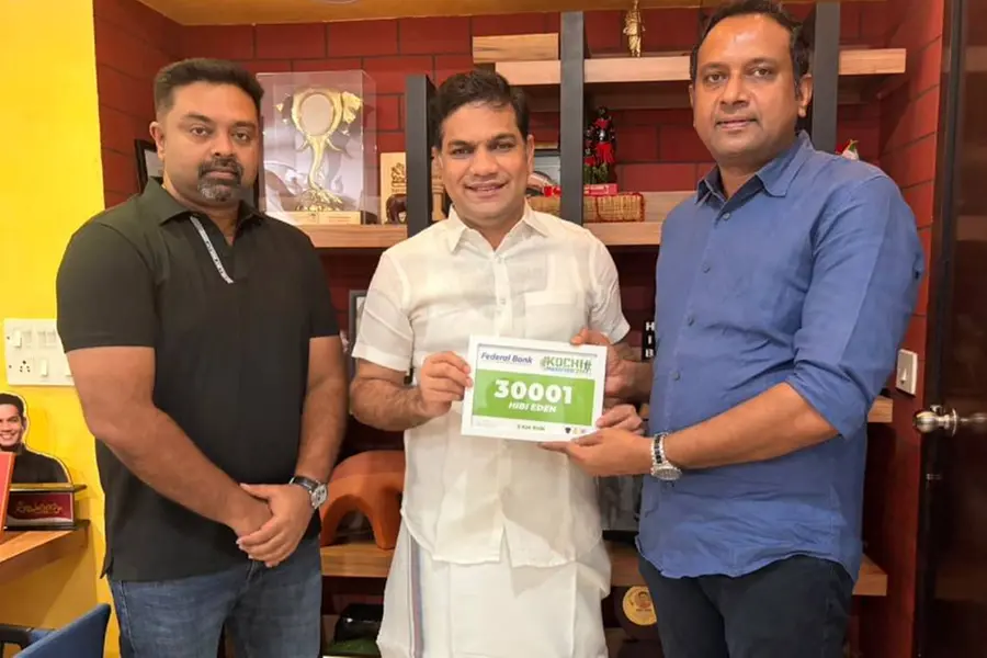അഞ്ചാമത് കൊച്ചി മാരത്തൺ: രജിസ്ട്രേഷൻ ആരംഭിച്ചു; ഹൈബി ഈഡന് ആദ്യ ബിബ് കൈമാറി