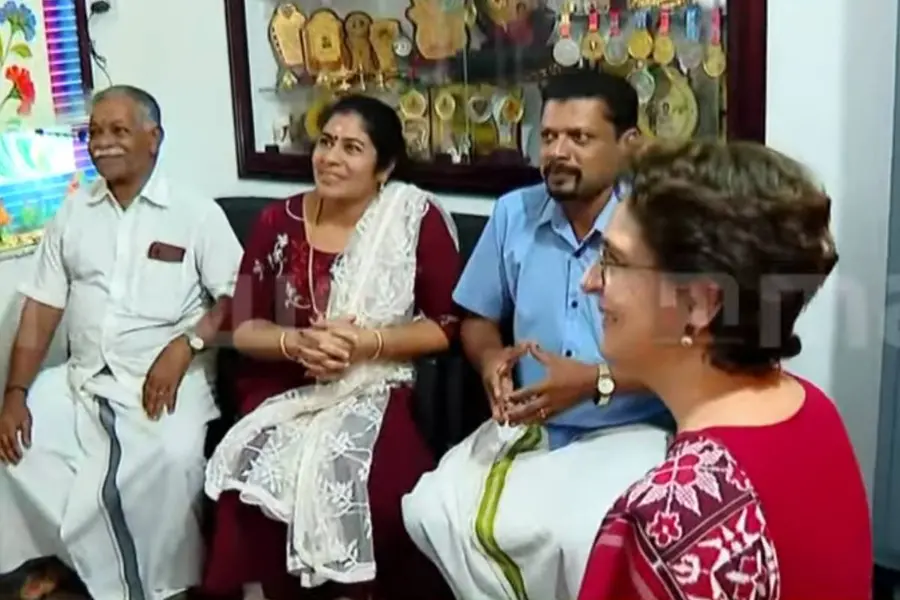 ‘വിദർശ രാജ്യത്തിനാകെ അഭിമാനം’; വീട് സന്ദർശിച്ച് പ്രിയങ്ക ഗാന്ധി