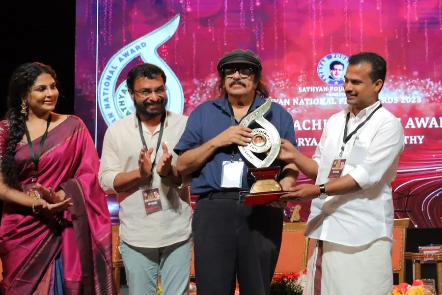 'തുറസ്സായ ലോകത്തേക്ക് എന്നെയൊന്നു തട്ടിക്കൊണ്ടുപോകാമോ?'