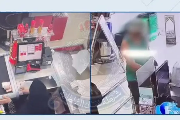 ജീവനക്കാർക്ക് നേരെ പണം എറിയുന്ന ദൃശ്യങ്ങൾ; നടപടിയെടുത്ത് ഒമാൻ പോലീസ്