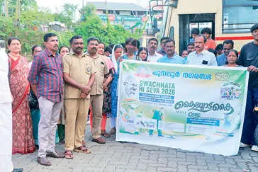 കെ.എസ്.ആർ.ടി.സി. ഡിപ്പോ ശുചീകരിച്ച് നഗരസഭ