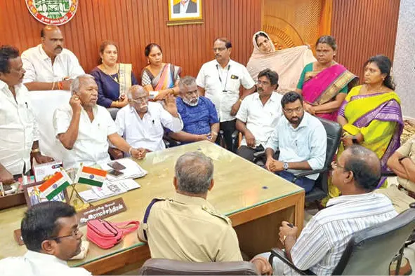 കമ്മിഷണറെ മാറ്റാൻ ഗവർണർക്ക് കത്ത് നൽകി