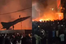 വിദ്യാർഥിനി ബലാത്സംഗത്തിനിരയായി; പഞ്ചാബിലെ യൂണിവേഴ്സിറ്റിയിൽ വിദ്യാർഥി പ്രക്ഷോഭം; മിഗ് 23-ന് മുകളിൽക്കയറി പ്രതിഷേധം