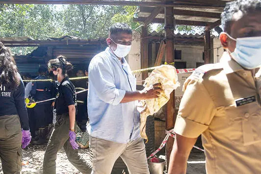 പൊതുശൗചാലയത്തിൽ വിഷവായു ശ്വസിച്ച് രണ്ടുപേർ മരിച്ചു