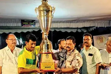 ഇരുട്ടുകുത്തിയിൽ ഗരുഡൻ ജേതാവ്