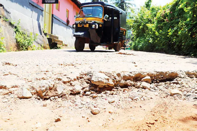 നന്നാകാൻ എത്ര കാക്കണം ? രക്ഷയില്ലാതെ നായക്സ് റോഡ്