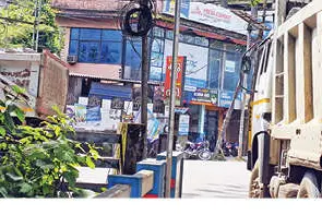 നിയമംതെറ്റിച്ച് ടിപ്പർലോറികളുടെ മരണപ്പാച്ചിൽ തുടരുന്നു
