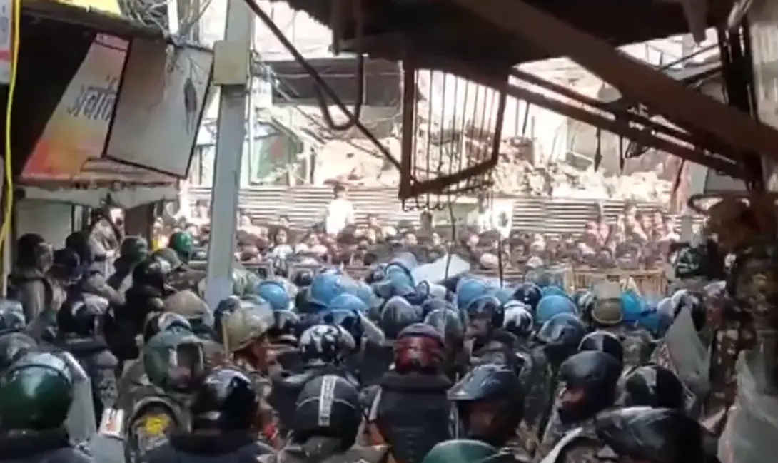 Police fire tear gas as crowd opposes demolition of Ujjain's Shahi Masjid