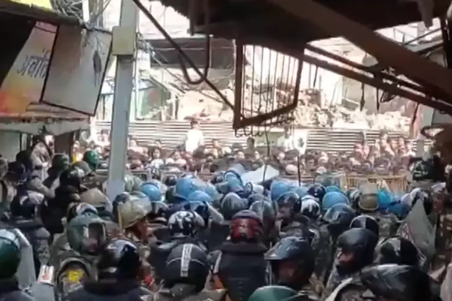 Police fire tear gas as crowd opposes demolition of Ujjain's Shahi Masjid