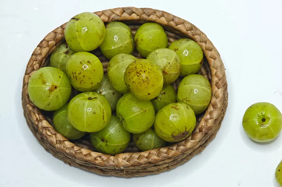 രാവിലെ ഒരു നെല്ലിക്ക ശീലമാക്കിയാൽ? അറിയാം ഗുണങ്ങൾ