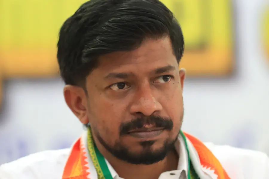 കരിങ്കൊടി പ്രതിഷേധം: പോസ്റ്റിട്ടത് യൂത്ത് കോൺ. അധ്യക്ഷനെന്ന നിലയിൽ, പിൻവലിച്ചത് മന്ത്രിയെന്ന നിലയിൽ- ജനീഷ്
