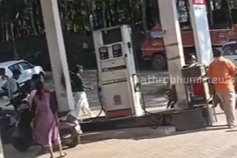 30 രൂപയ്ക്ക് പെട്രോൾ നൽകിയില്ല; തിരുവനന്തപുരത്ത് പെട്രോൾ പമ്പ് ജീവനക്കാരനെ വെട്ടിപ്പരിക്കേൽപ്പിച്ചു