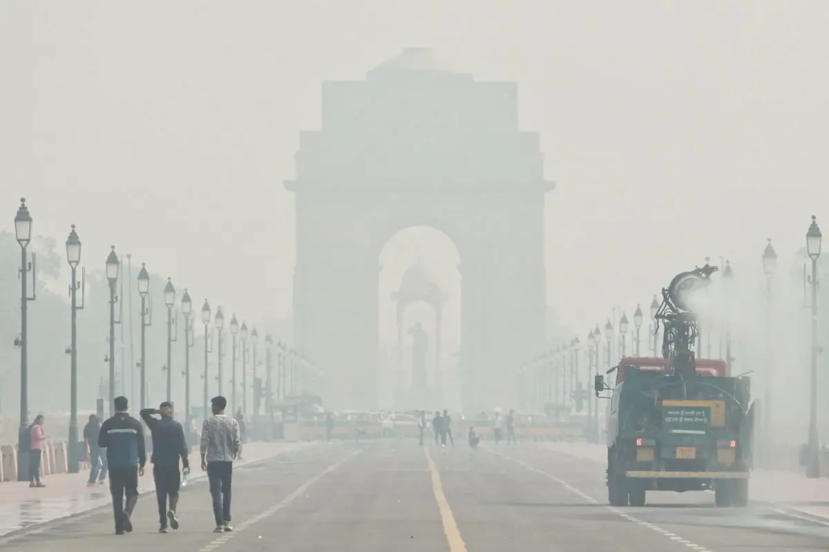 An Anti-smog gun sprays water to control pollution level as Air Quality dropped to the 'poor' category in New Delhi | Photo: ANI