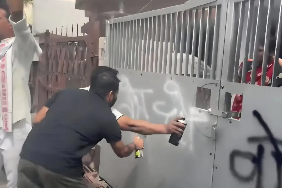 ‘Gyanesh Gaddar, Gyanesh Chor’: Congress protesters spray-paint slogans on CEC’s Agra home