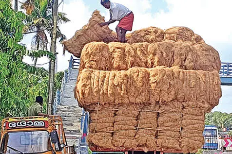 കയർമേഖലയിൽ ഉത്പാദകർ സമരത്തിന് ‘വിലക്കെടുതി’
