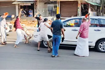 മന്ത്രി ഒ.ജെ. ജനീഷ്കുമാറിനുനേരേ ബി.ജെ.പി.യുടെ കരിങ്കൊടി പ്രതിഷേധം