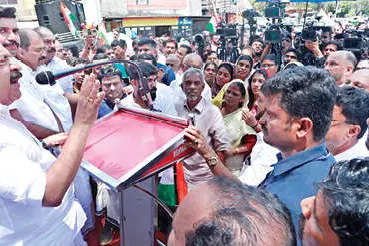 തിരഞ്ഞെടുപ്പുകമ്മിഷനെതിരായ ആരോപണങ്ങൾ അന്വേഷിക്കണം -രമേശ് ചെന്നിത്തല