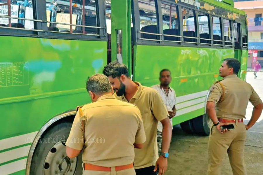 ലൈസൻസില്ലാത്ത ഡ്രൈവിങ് മുതൽ മത്സരയോട്ടം വരെയുള്ള നിയമലംഘനങ്ങൾ; 46 പ്രൈവറ്റ് ബസുകളെ തൂക്കി MVD