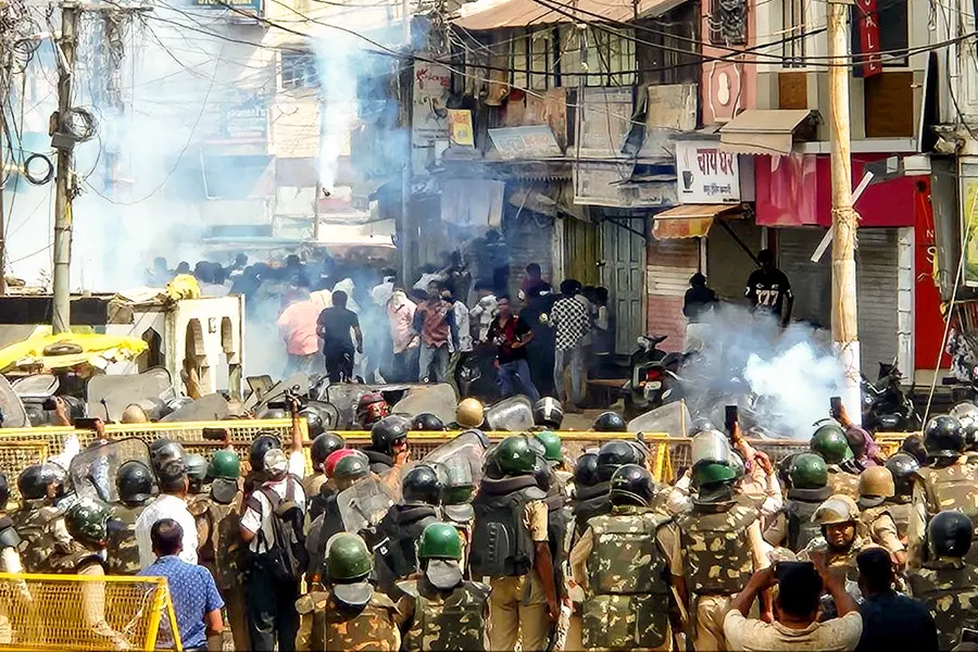 പള്ളി പൊളിച്ചെന്ന് എഐ വീഡിയോ, ഉജ്ജയ്നിൽ സംഘർഷം പൊട്ടിപ്പുറപ്പെട്ടത് വ്യാജ ദൃശ്യം പ്രചരിച്ചതിന് പിന്നാലെ; പോലീസ് അന്വേഷണം