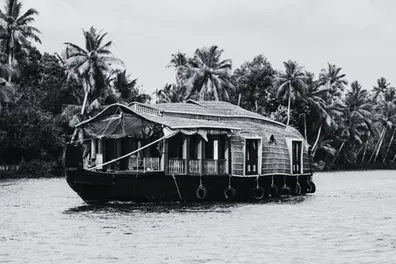 Alappuzha houseboat trip turns tragic for Tamil Nadu tourist group as toddler dies in mishap