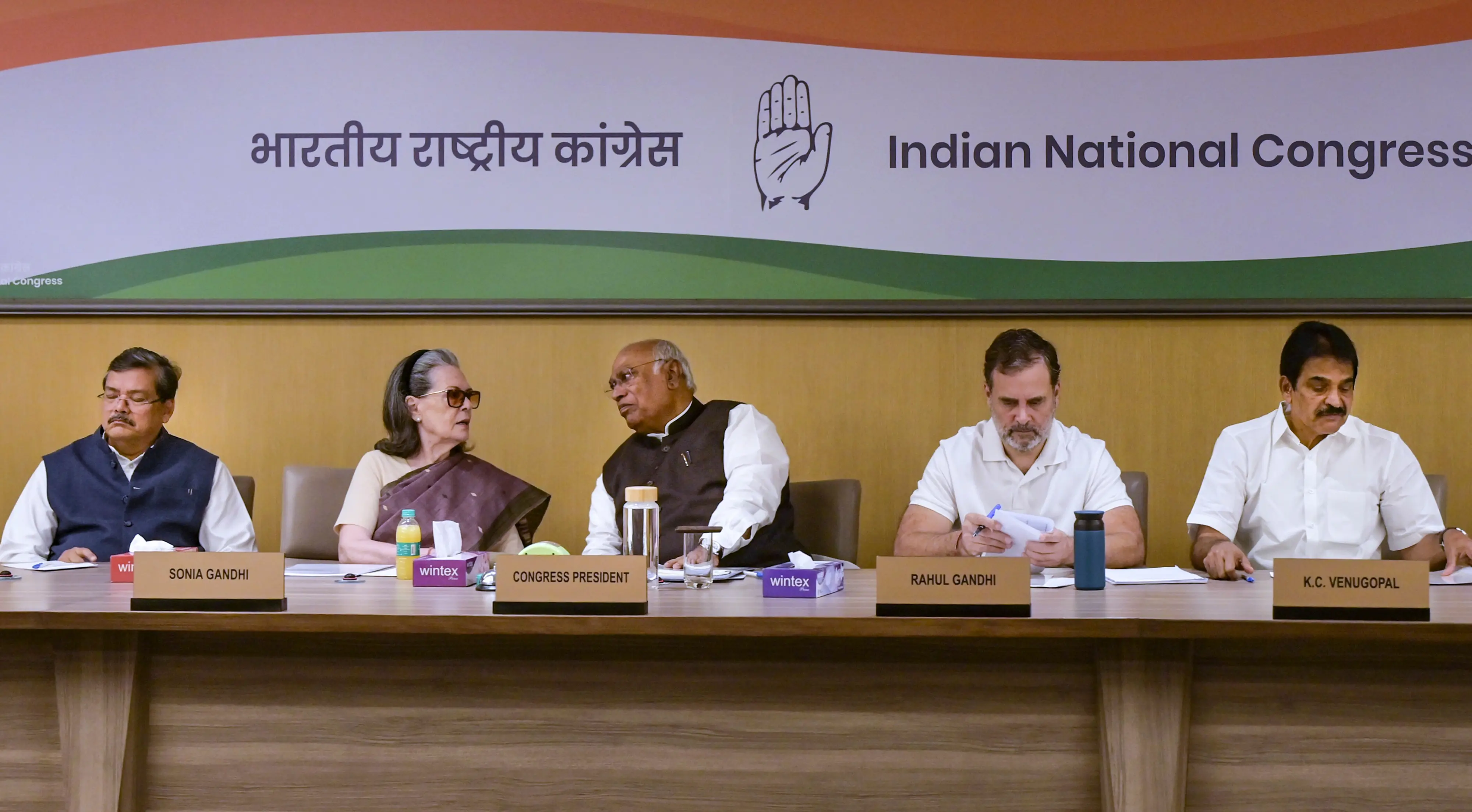Congress National President and LoP in the Rajya Sabha Mallikarjun Kharge along with Congress Parliamentary Party Chairperson and MP Sonia Gandhi, LoP in the Lok Sabha Rahul Gandhi, party General Secretary (Organisation) and MP KC Venugopal and others during the Congress Working Committee (CWC) meeting, in New Delhi.| Photo: PTI
