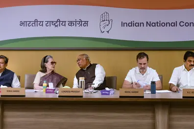 Congress turns up heat on EC: PM, CEC resignations among CWC demands