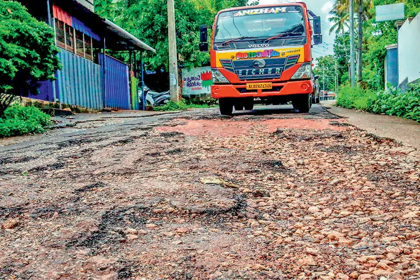 കണ്ടച്ചിറ-ചന്ദനത്തോപ്പ് പാത: കഠിനമാണ് അധികൃതരേ... ഈ യാത്ര