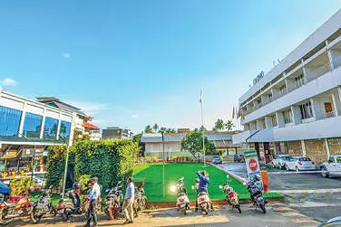 ഹലോ പോലീസ് സ്റ്റേഷനല്ലേ... കാസിനോ ഹോട്ടലിൽനിന്നാ...