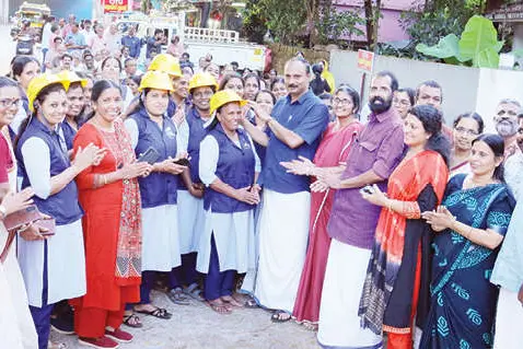 കരിവെള്ളൂരിന് വെളിച്ചമേകാൻ കുടുംബശ്രീ