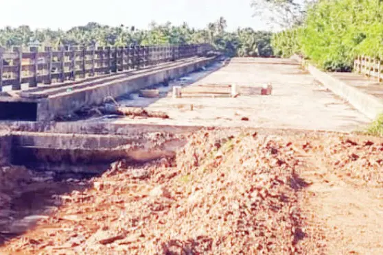 തുറന്നുകൊടുക്കാനാകാതെ ചേക്കുപ്പാലം