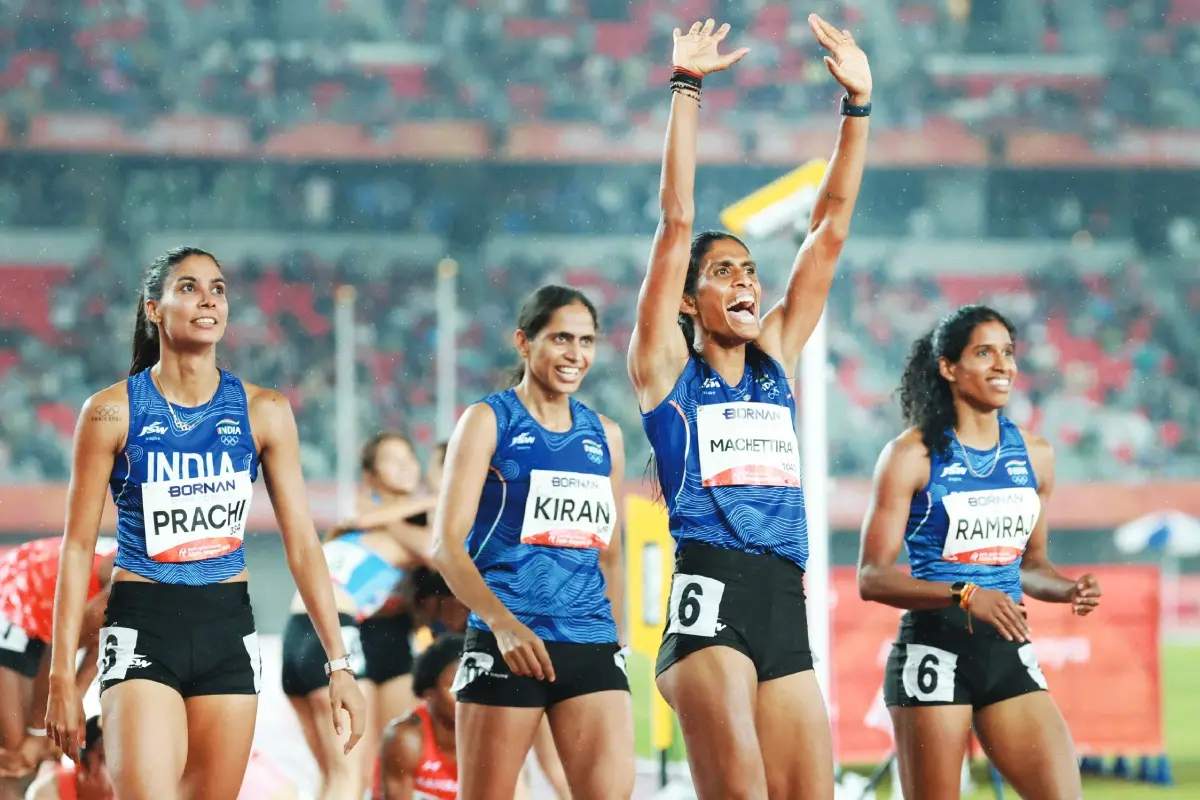 വനിതകളുടെ 4x400 മീ റിലേയിൽ സ്വർണ്ണം നേടിയ ഇന്ത്യയുടെ പ്രാചി ചൗധരി, കിരൺ പഹൽ, എം.ആർ. പൂവമ്മ, വിത്യ രാംരാജ് എന്നിവരുടെ ആഹ്ലാദം