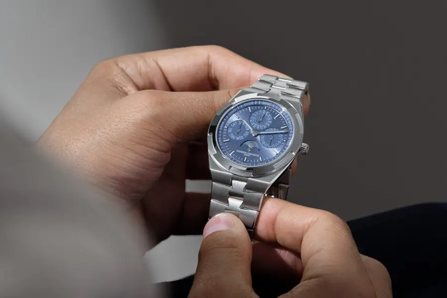 Vacheron Constantin overseas Perpetual calendar ultra-thin, the art of making hard look easy