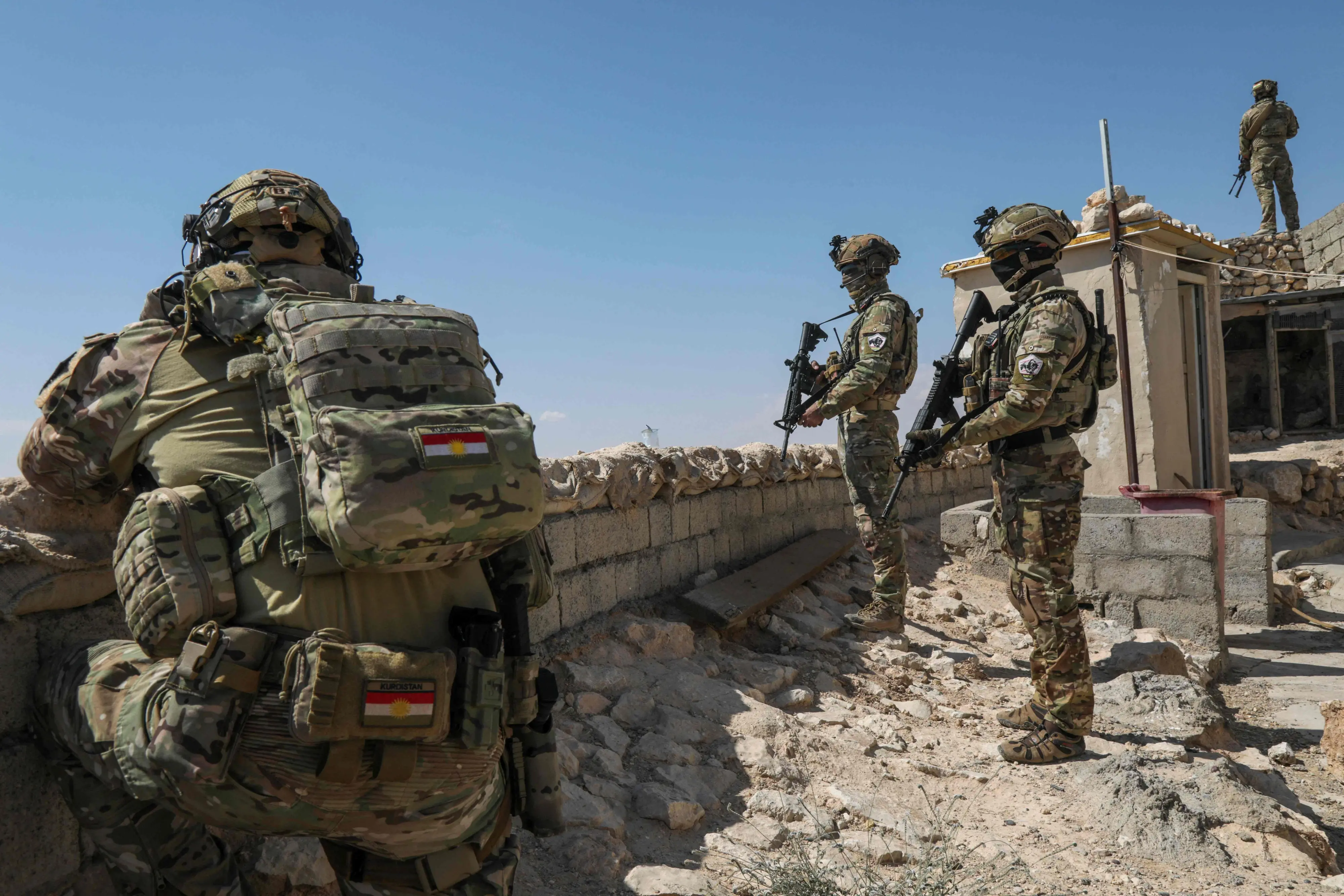 Kurdish Peshmerga fighters take position on the Qarachogh Mountain in the Makhmur district, about 60 kilometres south of Erbil, capital of Iraq's autonomous northern Kurdish region.| Photo: PTI