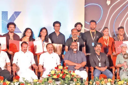 അനുമതി നിഷേധിച്ച ഡോക്യുമെന്ററികൾ പ്രത്യേകം പ്രദർശിപ്പിക്കും -മുഖ്യമന്ത്രി
