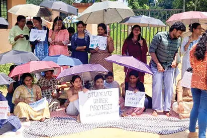 കാമ്പസിൽ കാട്, അതിഥിയായി പാമ്പുകൾ